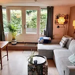Gezellig Souterrain In Bollestreek Met Prive Ingang * 힐리검
