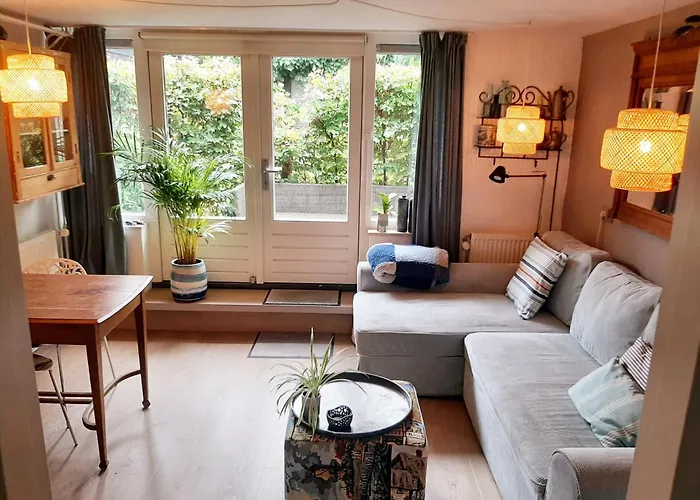 Gezellig Souterrain In Bollestreek Met Prive Ingang * Hillegom